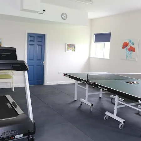 Ferienhaus Laneside Haven - Worker Friendly - Accessible, Gated, Gym And Parking Monaghan